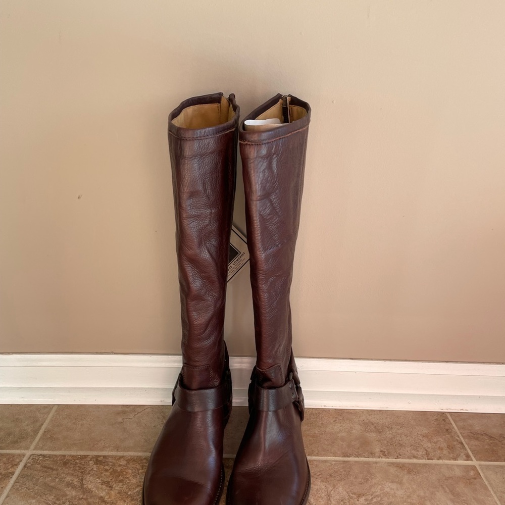 Frye Phillip Harness leather boots. Sz 10 extended calf. Brown. Back zipper.